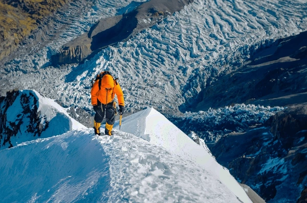 Everest Climbing Routes: Complete Guide to Difficulty, Best Route, and Preparation